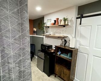 Private getaway in a beautiful neighborhood - Salem - Kitchen
