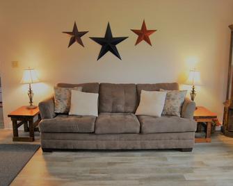 Riverview Cottage on the New River - Independence - Living room