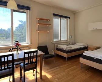 Östra Flygeln Bunge Vandrarhem - Fårösund - Habitación