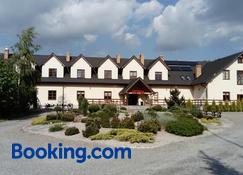 Hotel Marzanna - Niedrzwica Duża - Building