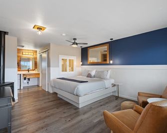 Boardwalk Cottages - Long Beach - Bedroom