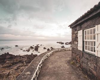 Adegas do Pico - São Roque do Pico - Beach