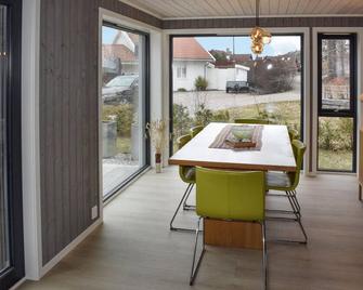 Stunning Home In Sandefjord - Sandefjord - Dining room