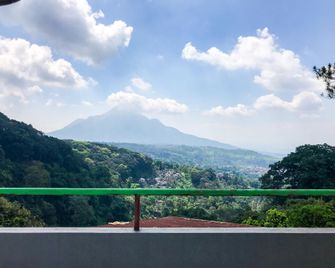 Hotel Lie Mas Prigen Pasuruan Mitra RedDoorz - Pasuruan - Balkón