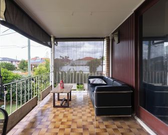 Cozy Delight- Close to Airport - Boondall - Balcony