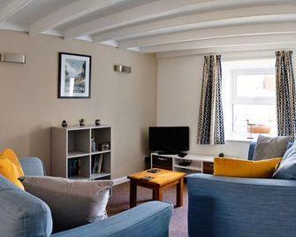 Beautifully renovated two bedroom cottage in the heart of the Dyfi Valley - Machynlleth - Living room