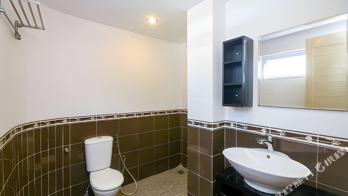 Super OYO 976 Dragon Inn