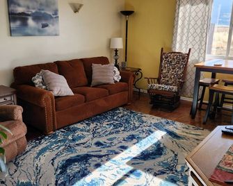Duplex with gorgeous mountain views! - Livingston - Sala de estar