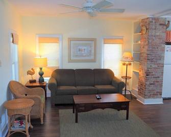 The Cute & Cozy - Lower Apt - Great Location! - Frankfort - Sala de estar