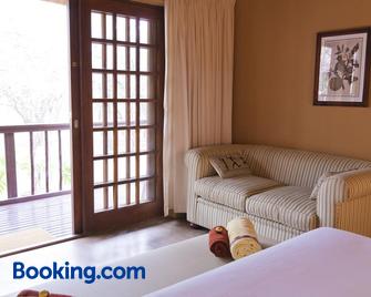 Needles Lodge - Marloth Park - Living room