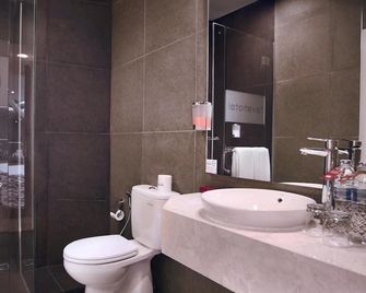 Favehotel Ltc Glodok - Jakarta - Bathroom