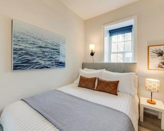 Cozy Compact Apartment Comfort Beyond A Hotel Stay - Peterborough - Bedroom