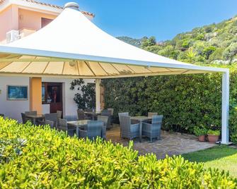 Hotel Piccolo Pevero - Porto Cervo - Patio