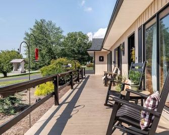No steps. Quiet street in heart of Amish country. Close to tourist attractions. - New Holland - Balcon