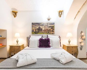 M Empire - Rome - Bedroom