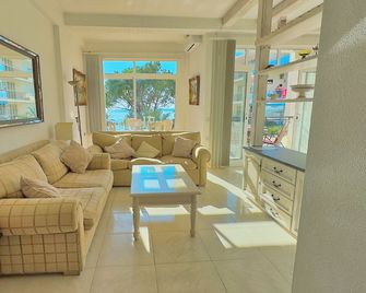 Skol 339 - 2-Bedroom Apartment in Edificio Skol Marbella - Marbella - Stue
