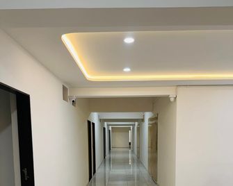 Hotel Sky Comfort Inn - Rajkot - Gang