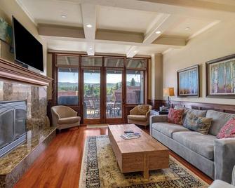 Buff Pass Penthouse, Luxury Downtown Condo w/ Mountain Views - Steamboat Springs - Living room