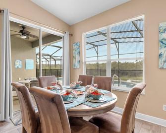 Luxury Pool Home-5 Miles To Disney-Windsor Palms Resort, Pool Heat Included! - Four Corners - Essbereich