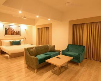 Red Fox by Lemon Tree Hotels, Sector 60, Gurugram - Gurugram - Living room