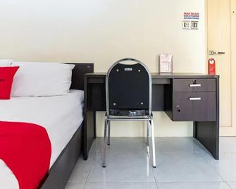 RedDoorz Syariah Near Jalan A Yani Km 8 Citraland - Banjarmasin