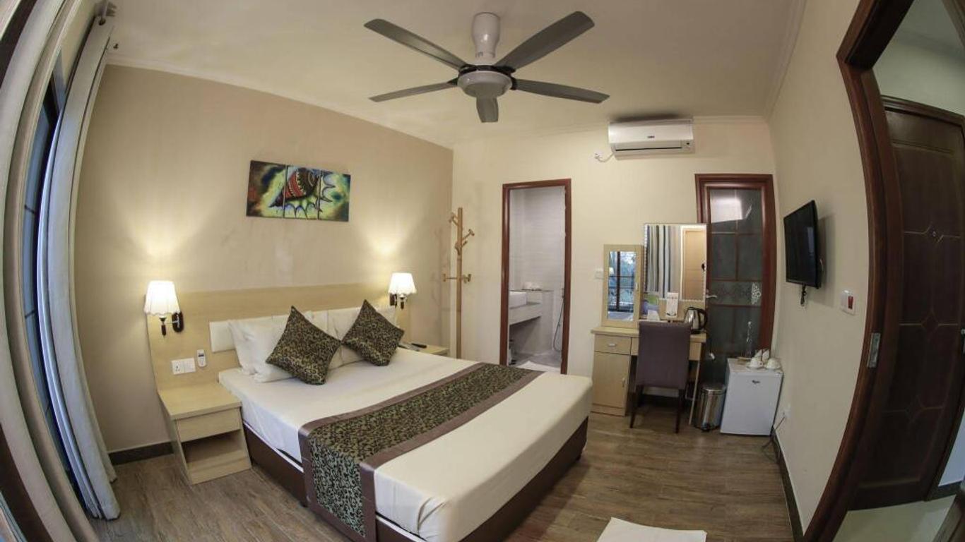 Triton Beach Hotel & Spa