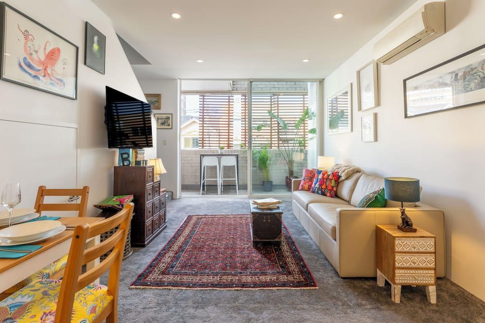 Elegant Apartment, Heart of Newtown with Secure Parking - סידני - סלון