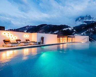 Hotel Touring Wellness and Relax - Santa Cristina Valgardena - Pool