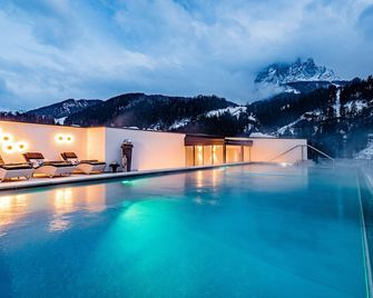 Hotel Touring Wellness and Relax - סנטה כריסטינה ואלגרדנה - בריכה