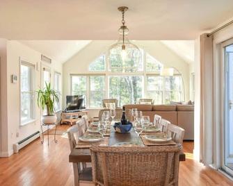 5-Mins to Forest Beach Dog Friendly - Chatham - Dining room
