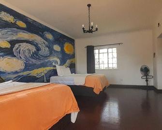 Zebras Dazzle B&B | Van Gogh twin-room - Chinhoyi - Bedroom