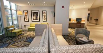 Holiday Inn Express & Suites Johnstown - Johnstown - Lobby