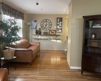 Luxury 3-Bedroom in Versailles, KY with Hot Tub & Pool: Your Perfect Retreat! - Versailles - Sala de estar