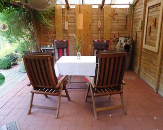 You will find relaxation and a peaceful idyll here in the Apartment-Feldsteingarten - Salzwedel - Patio