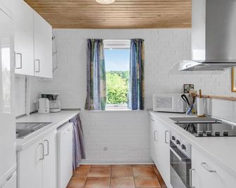 4 bedroom gorgeous home in Ebeltoft - Ebeltoft - Køkken