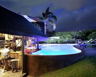 Lala Panzi B&B - פלטנברג ביי - בריכה