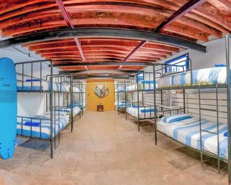 Atlantis Surf Hostel - Moya - Bedroom