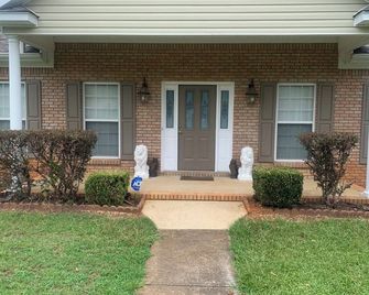 Updated The Palace of the Hamptons - Tuscaloosa - Edificio
