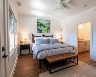 Townhome with Private Balcony, Fireplace & Soaker Tub on Downtown Main St. - Blowing Rock - Ložnice
