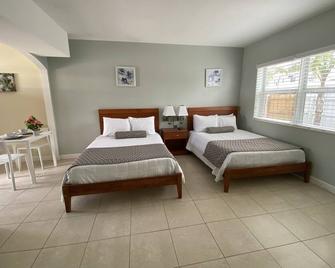 Coral Key Inn - Lauderdale-by-the-Sea - Bedroom