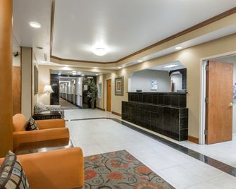 Days Inn & Suites by Wyndham Fort Pierce I-95 - Fort Pierce - Lobby