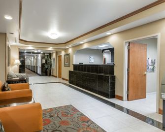 Days Inn & Suites by Wyndham Fort Pierce I-95 - פורט פירס - לובי