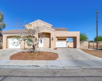 7 Mi to Fremont Street: Spacious Vegas Home! - Las Vegas - Building