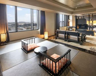 Hotel Mystays Premier Narita - Narita - Living room