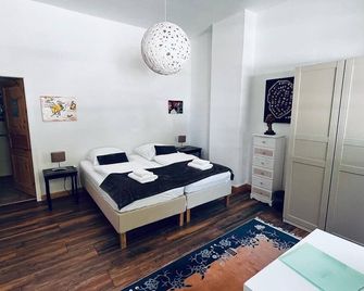 Ferienhaus Alte Schule Niebüll - Niebüll - Schlafzimmer