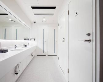 Tokyo Ariake Bay Hotel - Tokyo - Bathroom