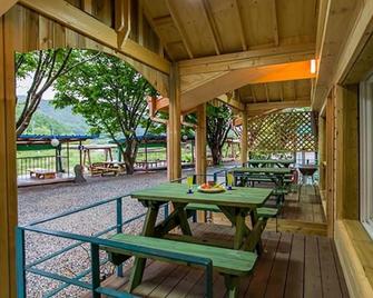 Hongcheon Healing Olle Pension - Hongcheon - Patio
