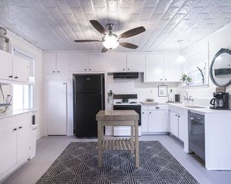 Riley House - Harpers Ferry - Kitchen
