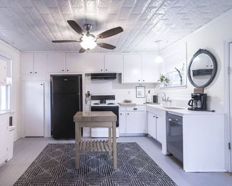 Riley House - Harpers Ferry - Kitchen