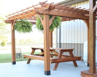 Quiet Indiana Getaway w/ Game Room - Gettysburg - Patio